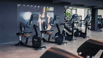 Cardiobereich mit Indoor-Bikes im EASYFITNESS Studio